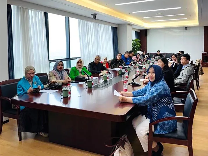 Tingkatkan Mutu Pendidikan, Rektor UMW Kendari Tandatangani Kerjasama dengan 3 Perguruan Tinggi di Cina