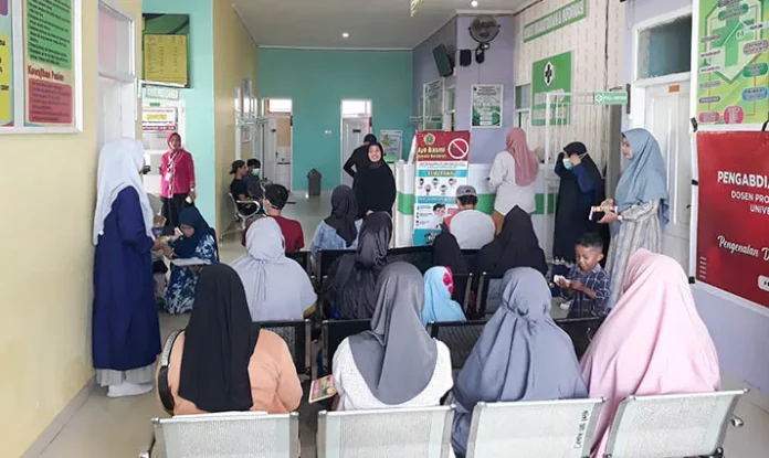 Cegah DBD, Dosen Prodi Ilmu Keparawatan UMW Kendari Gelar PKM di Puskesmas Abeli