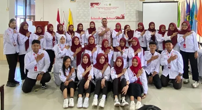 pelantikan_umw Lantik Pengurus KSR PMI UMW Kendari, Warek III Dorong Relawan Tingkatkan Aksi Sosial