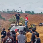 Pertanyakan Status Penjualan Lahan, Konsorsium LSM Konut Lakukan Aksi Demo di Jety PT Cinta Jaya Pertanyakan Status Penjualan Lahan, Konsorsium LSM Konut Lakukan Aksi Demo di Jety PT Cinta Jaya