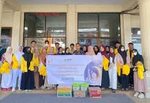 Tingkatkan Kepedulian di Bulan Ramadan, Mahasiswa KIP Kuliah UMW Kendari Gelar Berbagi Berkah Tingkatkan Kepedulian di Bulan Ramadan, Mahasiswa KIP Kuliah UMW Kendari Gelar Berbagi Berkah