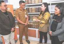 Kisah Perempuan Inspiratif di Kendari Bangun Usaha Kue Kering, Mampu Raih Omzet Rp60 Juta Kisah Perempuan Inspiratif di Kendari Bangun Usaha Kue Kering, Mampu Raih Omzet Rp60 Juta