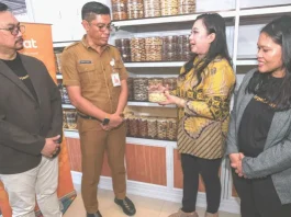 Kisah Perempuan Inspiratif di Kendari Bangun Usaha Kue Kering, Mampu Raih Omzet Rp60 Juta Kisah Perempuan Inspiratif di Kendari Bangun Usaha Kue Kering, Mampu Raih Omzet Rp60 Juta