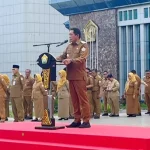 Wakil Gubernur Sultra Pimpin Apel Gabungan ASN, Tegaskan Makna Kepemimpinan Wakil Gubernur Sultra Pimpin Apel Gabungan ASN, Tegaskan Makna Kepemimpinan