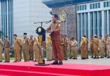 Wakil Gubernur Sultra Pimpin Apel Gabungan ASN, Tegaskan Makna Kepemimpinan Wakil Gubernur Sultra Pimpin Apel Gabungan ASN, Tegaskan Makna Kepemimpinan