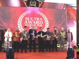 Rektor UMW Kendari Raih Penghargaan Bergengsi pada Sultra Award Kendari Pos 2025 Rektor UMW Kendari Raih Penghargaan Bergengsi pada Sultra Award Kendari Pos 2025