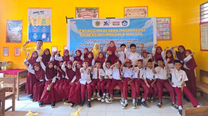 Tingkatkan Pengetahuan Siswa Terkait Pubertas, UMW Kendari Gelar PKM di SDN 6 Wolasi