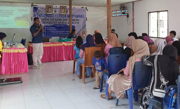 Lewat Pengelolaan Sampah Sederhana, Dosen UMW Ajak Warga Wawatu Wujudkan Rumah Sehat Bebas Lalat