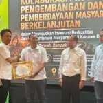 Hadirkan Program Pemberdayaan Berkelanjutan, ANTAM Terima Penghargaan dari Bupati Konawe Utara Hadirkan Program Pemberdayaan Berkelanjutan, ANTAM Terima Penghargaan dari Bupati Konawe Utara