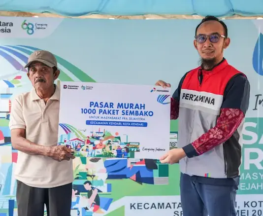 Pertamina Patra Niaga Salurkan 1.000 Paket Sembako Bersubsidi untuk Warga Kendari Pertamina Patra Niaga Salurkan 1.000 Paket Sembako Bersubsidi untuk Warga Kendari