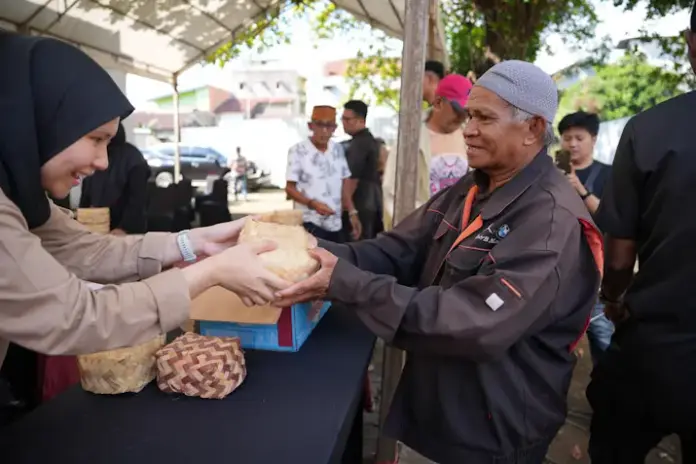 Pertamina Sulawesi Salurkan Daging Kurban untuk Warga dan Mitra Kerja