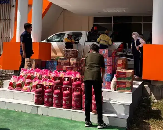 Pertamina Salurkan Ribuan Paket Sembako dan LPG ke Warga Terdampak Pertamina Salurkan Ribuan Paket Sembako dan LPG ke Warga Terdampak