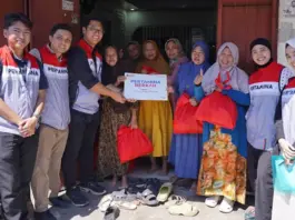 Pertamina Bagikan Sembako Gratis untuk 153 Warga di Makassar Pertamina Bagikan Sembako Gratis untuk 153 Warga di Makassar