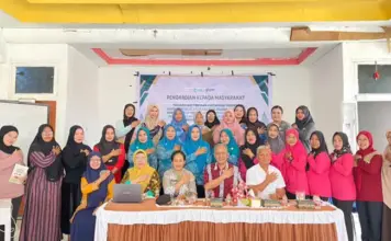 Poltekkes Kendari Edukasi Pemanfaatan Tepung Cangkang Telur untuk Cegah Kekurangan Kalsium Poltekkes Kendari Edukasi Pemanfaatan Tepung Cangkang Telur untuk Cegah Kekurangan Kalsium